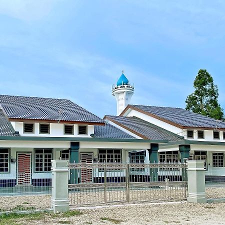 NAZZA Homestay Kg Raja Besut Terengganu Kampung Raja Bagian luar foto