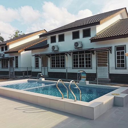 NAZZA Homestay Kg Raja Besut Terengganu Kampung Raja Bagian luar foto