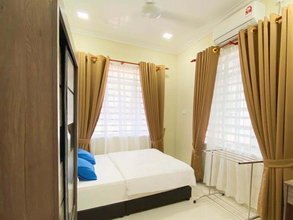 NAZZA Homestay Kg Raja Besut Terengganu Kampung Raja Bagian luar foto