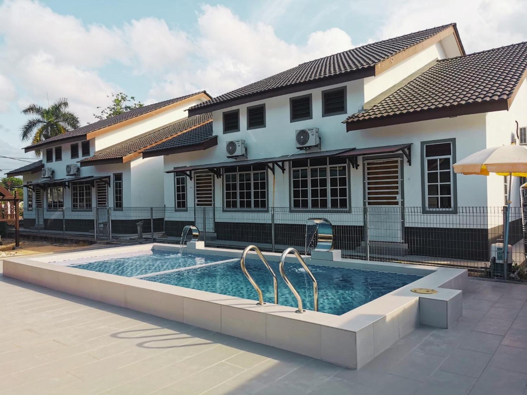 NAZZA Homestay Kg Raja Besut Terengganu Kampung Raja Bagian luar foto